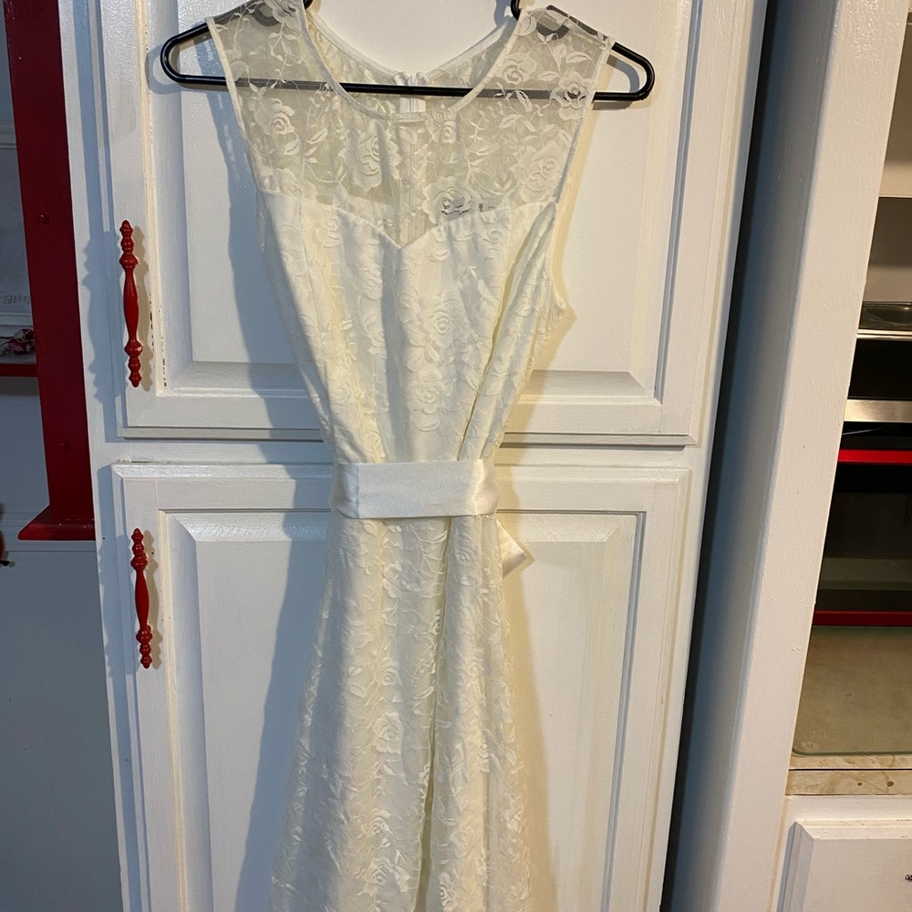 Elegant White Lace Dress